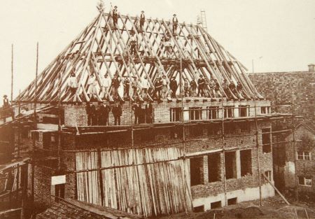 Schule alt von Süden...